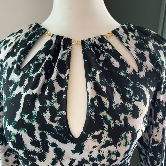 NWT Bebe animal print fully lined dress with gold chain neck detail xxs - Picture 2 of 3